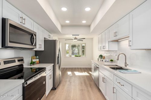 10018 W Burns Dr, Sun City, AZ, 85351-1231 | Card Image