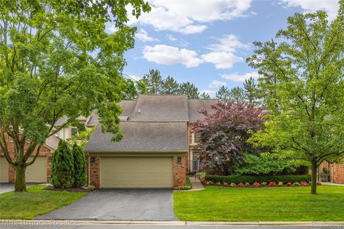 24082 Bingham Pointe Dr, Bingham Farms, MI, 48025-4348 | Card Image