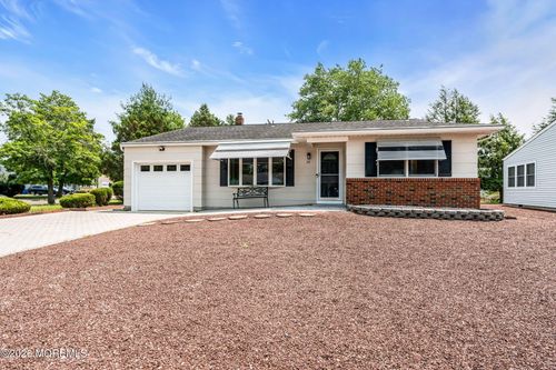 16 Whitaker Dr, Toms River, NJ, 08757-5632 | Card Image