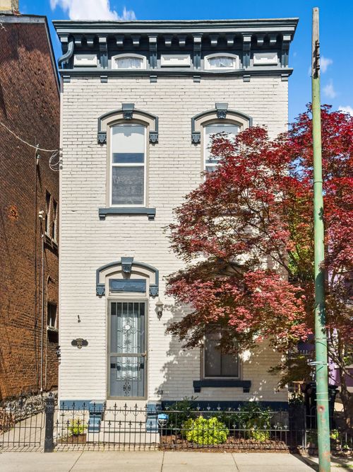 910 Main St, Covington, KY, 41011-2123 | Card Image