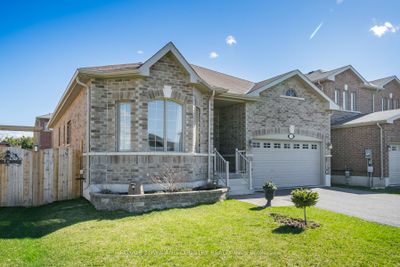 39 Claxton Cres, House other with 3 bedrooms, 2 bathrooms and 3 parking in Lindsay ON | Image 2