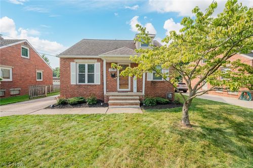 22589 Macbeth Ave, Fairview Park, OH, 44126-2939 | Card Image