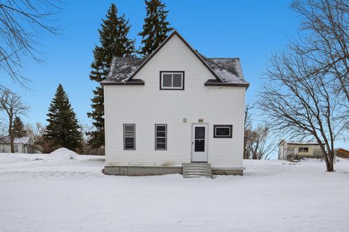 842 Center St, Enderlin, ND, 58027-1419 | Card Image