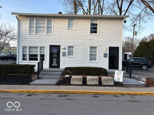 60 E Oak St, Zionsville, IN, 46077-1522 | Card Image