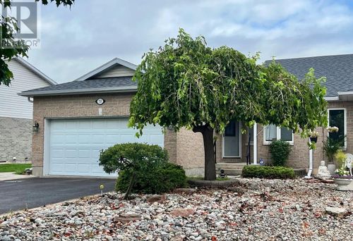 721 Millwood Dr, Kingston, ON, K7M8Z2 | Card Image
