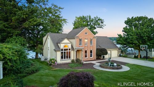 15957 Orchard Point Dr, Spring Lake, MI, 49456-2344 | Card Image