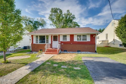 111 W E St, Elizabethton, TN, 37643-2632 | Card Image