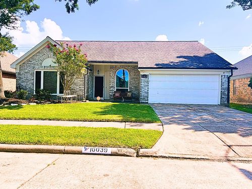 16039 Surrey Woods Dr, Friendswood, TX, 77546-3131 | Card Image