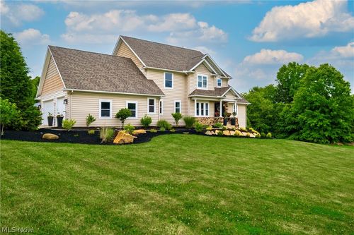 41 W Nimisila Rd, New Franklin, OH, 44319-4913 | Card Image
