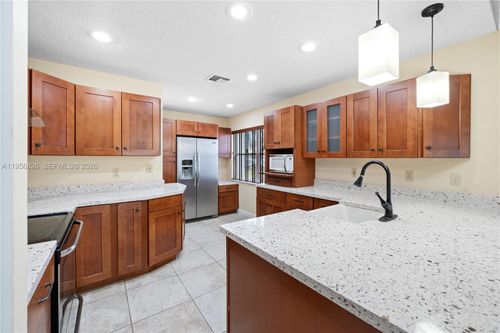 2707-2707 Pinewood Ct, Davie, FL, 33328-6782 | Card Image