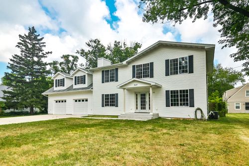 717 E Briar Ln, BELOIT, WI, 53511-2411 | Card Image