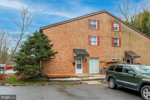 96-96 Park Vallei Ln, BROOKHAVEN, PA, 19015-3323 | Card Image