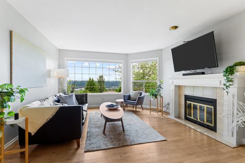 84 Ravine Dr, Port Moody, BC, V3H4T8 | Card Image