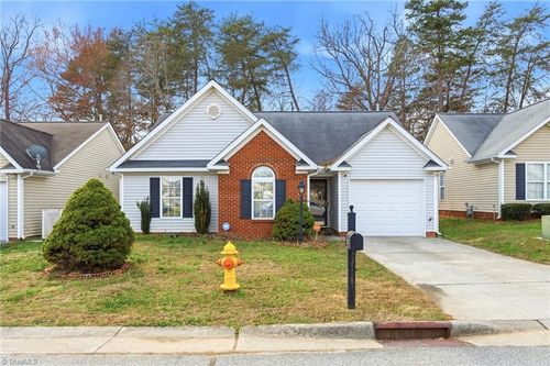 5137 Mount Hope Dr, Winston-Salem, NC, 27107-8206 | Card Image