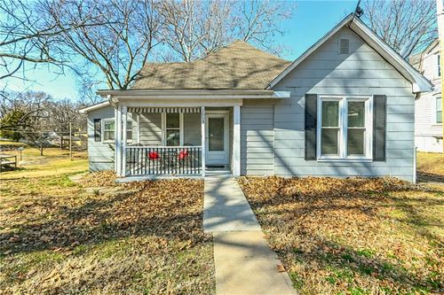 1013 S 4th St, Atchison, KS, 66002-3107 | Card Image