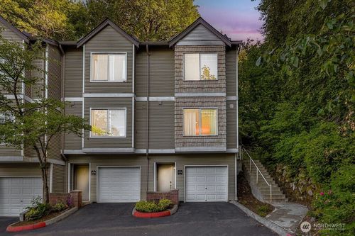 f131-18505 Se Newport Way, Issaquah, WA, 98027-9013 | Card Image