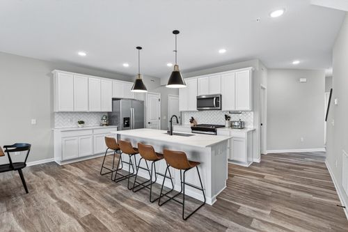 17986 Giants Way, Lakeville, MN, 55044-5202 | Card Image