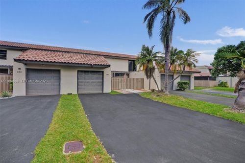 685 Ne 206th Ter, Miami, FL, 33179-2431 | Card Image