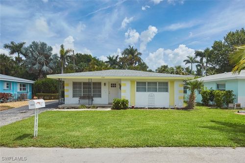 1721 Smugglers Cv, Naples, FL, 34112-0537 | Card Image