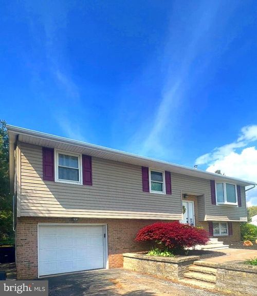 3994 Charles Dr, Danielsville, PA, 18038-9729 | Card Image