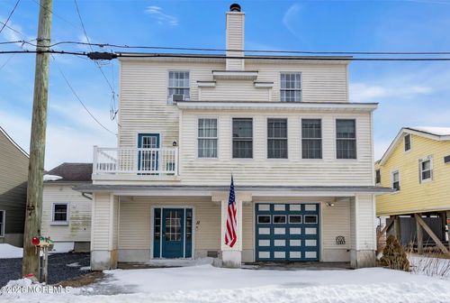 11 Avenue D, MANAHAWKIN, NJ, 08050-3924 | Card Image