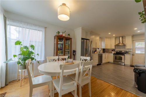 374 Weber St E, Kitchener, ON, N2H1G5 | Card Image