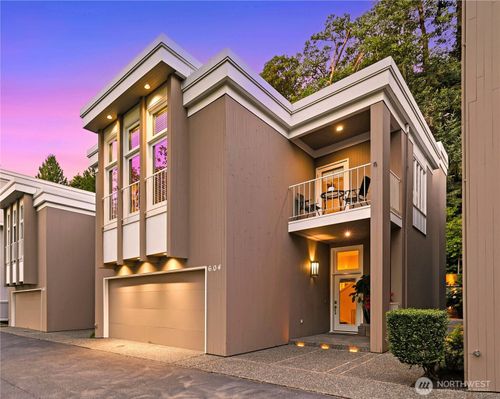 604 Bellevue Way Se, Bellevue, WA, 98004-6633 | Card Image