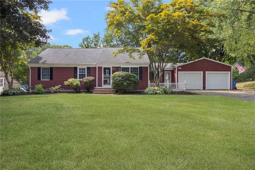 7 Arnold Dr, Cumberland, RI, 02864-3301 | Card Image