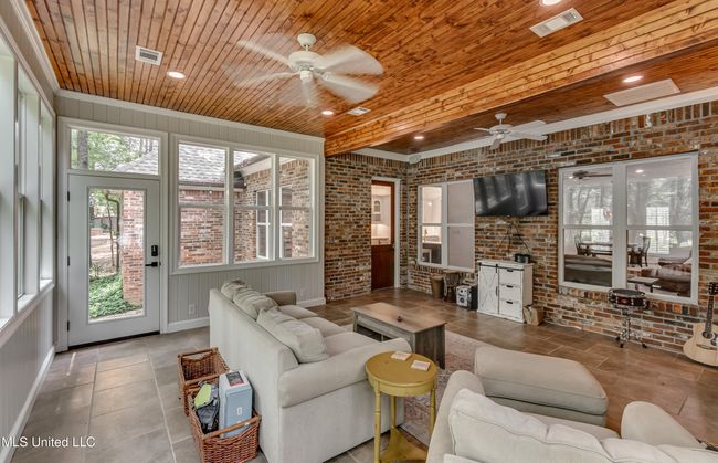 Sunroom 5 1025 Monet Cv-28 | Image 17
