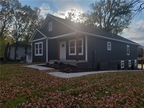 1400 S Dodgion Ave, Independence, MO, 64055-1412 | Card Image