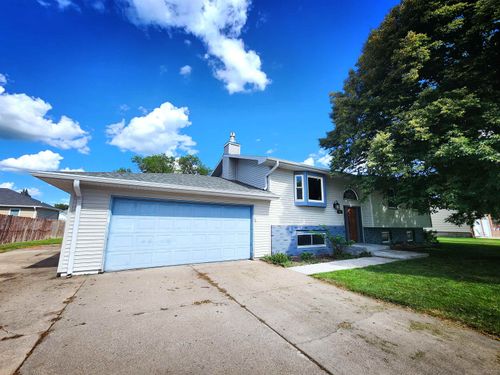 807 West Ave, Gibbon, NE, 68840-6009 | Card Image