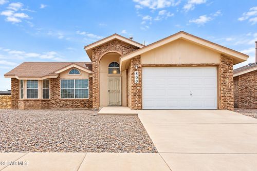 800 Nazareno St, Horizon City, TX, 79928-7708 | Card Image