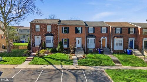 1090 E Thornhill Pl, FREDERICK, MD, 21703-6172 | Card Image