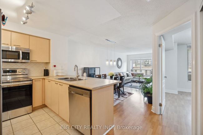 208 - 51 Saddlecreek Dr, Condo with 2 bedrooms, 1 bathrooms and 1 parking in Thornhill ON | Image 7