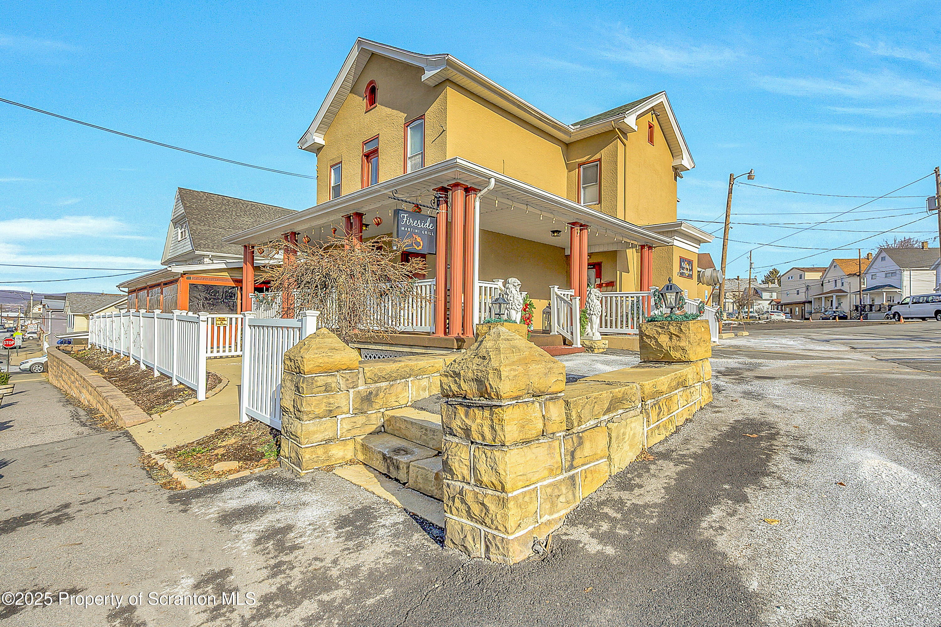 411 Chestnut St, Dunmore, PA 18512