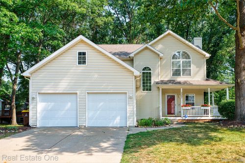 2357 Laurel Oak Dr, Howell, MI, 48855-7646 | Card Image