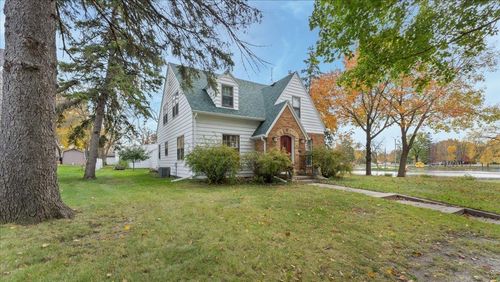 817 Maple St, Alexandria, MN, 56308-1925 | Card Image