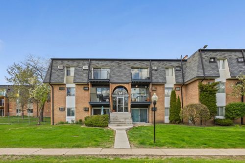 108-9 E Dundee Quarter Dr, Palatine, IL, 60074-1610 | Card Image