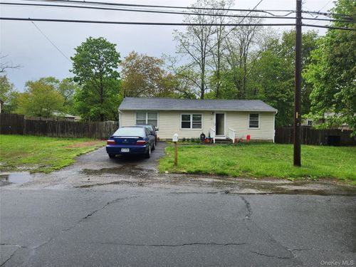 548 Taylor Ave, E Patchogue, NY, 11772-5123 | Card Image