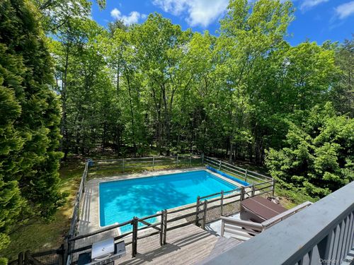 9 Munchkin Ln, Kingston, NY, 12401-7277 | Card Image