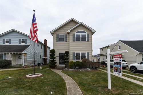 2688 Rosebud Ave, Merrick, NY, 11566-4523 | Card Image