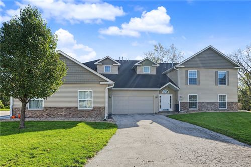 b-4450 Westchester Dr, Cedar Rapids, IA, 52402 | Card Image