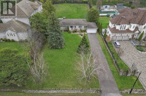 19 Oakbank Rd, Thornhill, ON, L4J2B8 | Card Image