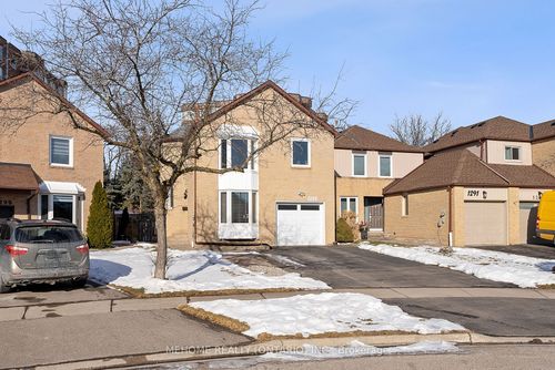 1295 Barberry Green, Oakville, ON, L6M2A8 | Card Image