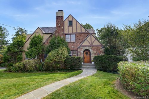 15 Stratton Road, Scarsdale, NY, 10583 | Card Image