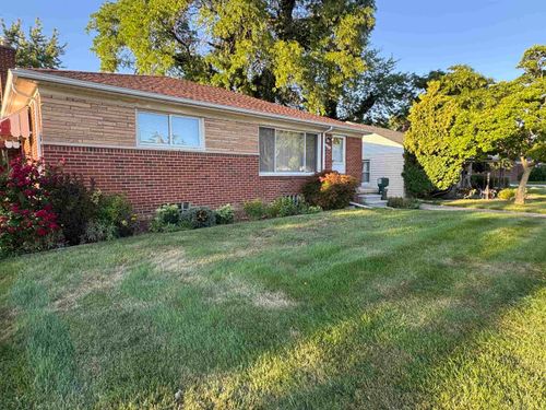 16533 Toepfer Dr, Eastpointe, MI, 48021-2467 | Card Image