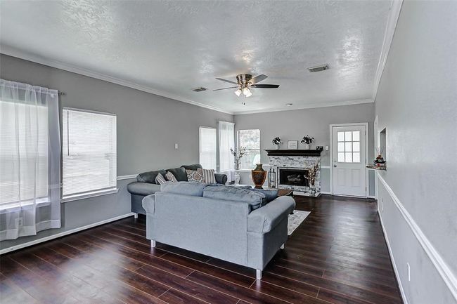 1410 Quiet Green Ct, House other with 3 bedrooms, 3 bathrooms and 2 parking in Houston TX | Image 4