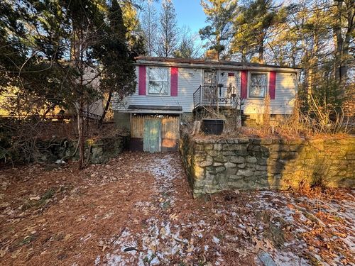 98 Medway St, Norfolk, MA, 02056-1328 | Card Image