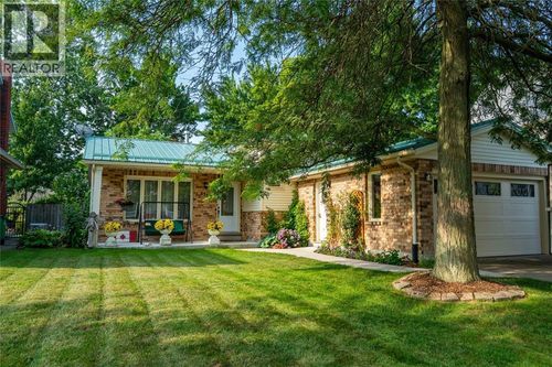 4361 Third Street, Petrolia, ON, N0N1R0 | Card Image