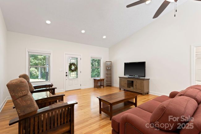99 Pinecrest Estates Dr, House other with 3 bedrooms, 2 bathrooms and null parking in Flat Rock NC | Image 9